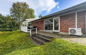 Exterior - 3 bedroom stunning home in Tarm (Tarm)