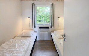 3 bedrooms, free WiFi - 3 bedroom stunning home in Tarm (Tarm)
