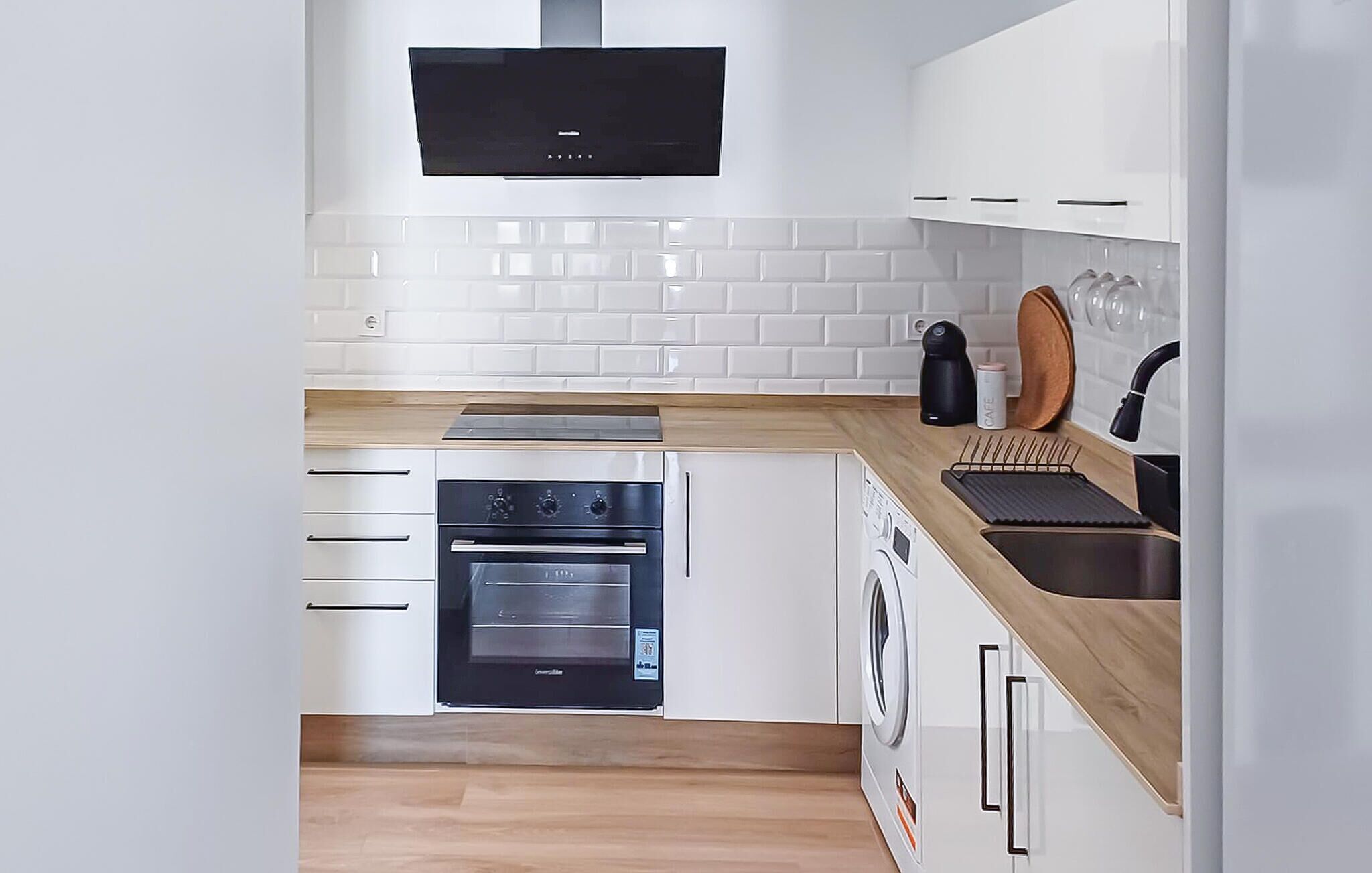 Frigorífico, horno y placa de cocina