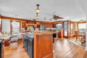 Interior - 6BR Entire Lakefront Historic Home -Walk to Asbury (Neptune Township)