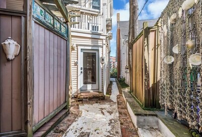 6BR Entire Lakefront Historic Home -Walk to Asbury