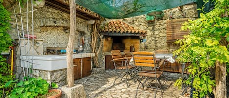 Family House, 3 Bedrooms, Balcony (Traditional Karst House Rozina /w) | Outdoor dining
