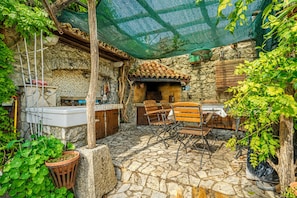 Family House, 3 Bedrooms, Balcony (Traditional Karst House Rozina /w) | Outdoor dining
