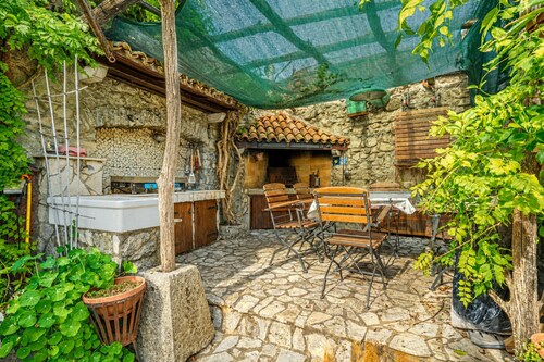 Traditional Karst House Rozina /w Garden