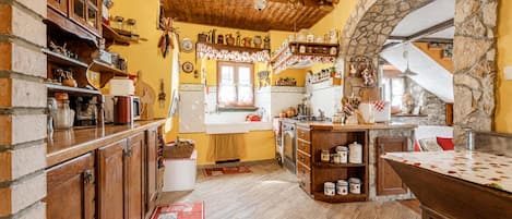 Family House, 3 Bedrooms, Balcony (Traditional Karst House Rozina /w) | Private kitchen