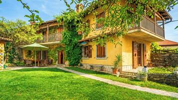 Nhà dành cho gia đình, 3 phòng ngủ, ban công (Traditional Karst House Rozina /w) | Ngoại thất