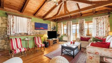 Family House, 3 Bedrooms, Balcony (Traditional Karst House Rozina /w) | Living area