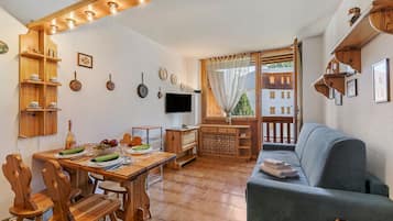 Standard Apartment, Multiple Bedrooms (Studio Valleverde 11D Ski In Ski Out) | Ruang tamu | 21 inci televisyen dengan kabel