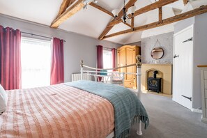 2 bedrooms, iron/ironing board, free WiFi, bed sheets - Truwell, Foulsham, Norfolk (Foulsham)