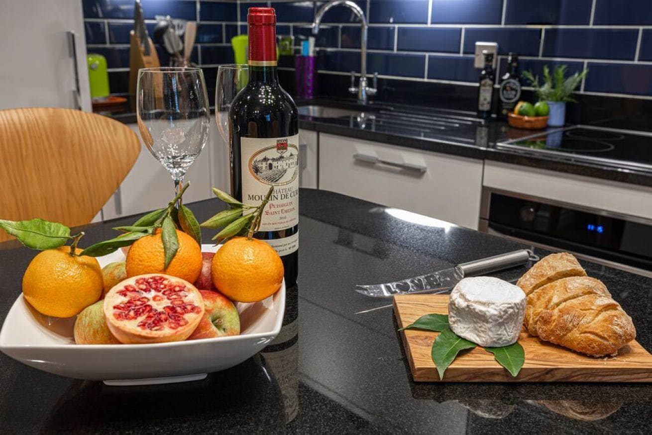 Kühlschrank, Mikrowelle, Ofen, Geschirrspüler