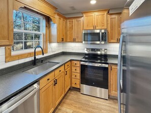 Fridge, microwave, oven, stovetop - Spacious 4BR Innsbruck Golf Retreat – Resort Amenities & Near Downtown Helen (Helen)