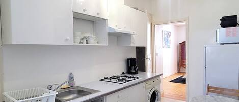 Mikrobølgeovn, ovn og kokeplater