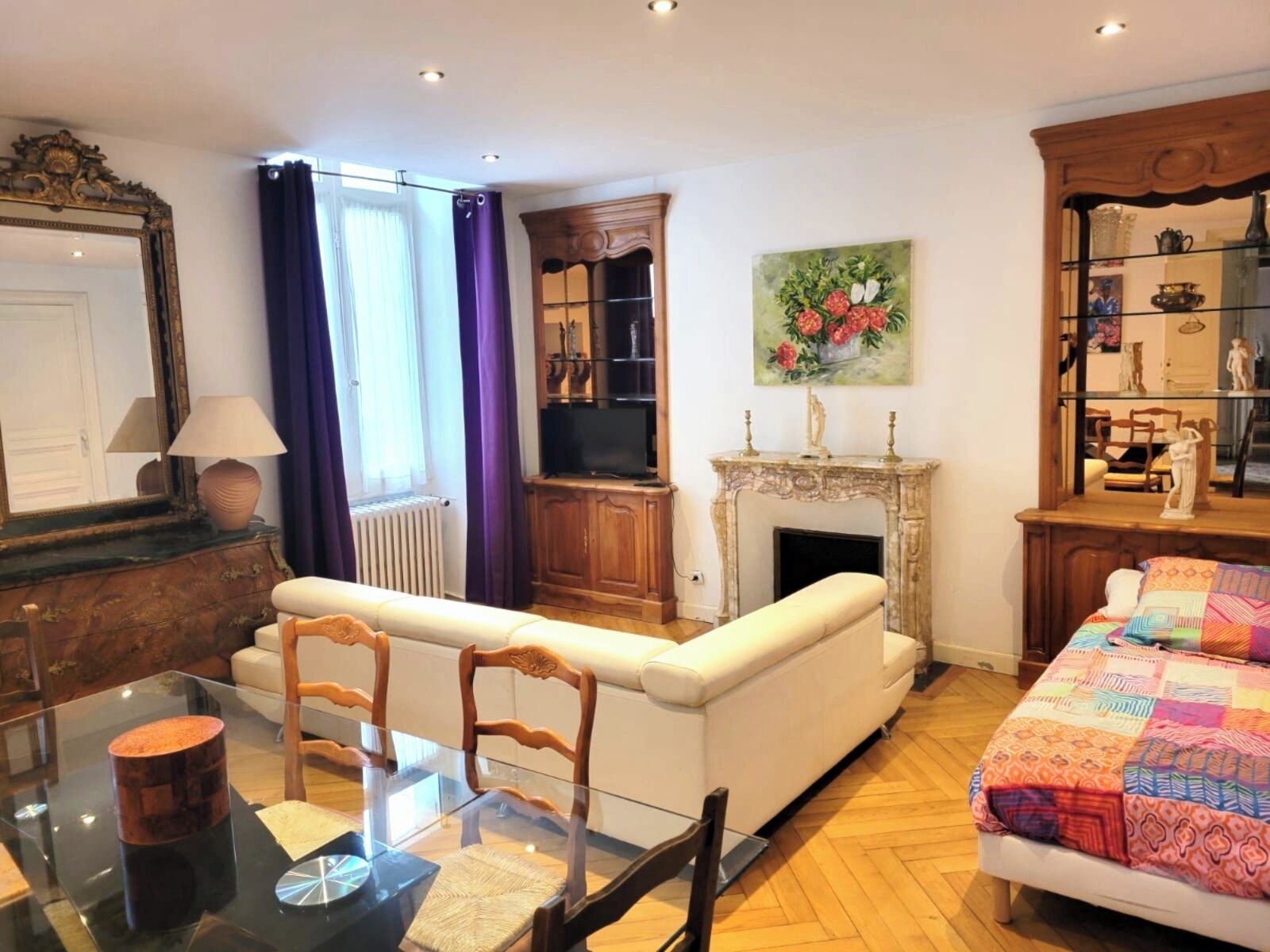 Télévision, cheminée