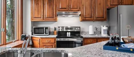 Refrigerador, microondas, horno, placa de cocina