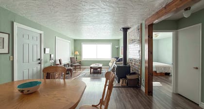 The Garden Gate: Flower farm with mountain views