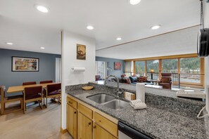 Interior - Spacious 4-Bedroom in Keystone-Walk to lifts! (Keystone)