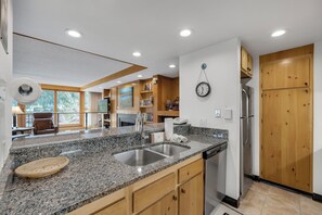 Interior - Spacious 4-Bedroom in Keystone-Walk to lifts! (Keystone)