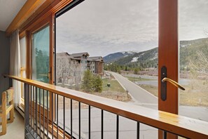 Interior - Spacious 4-Bedroom in Keystone-Walk to lifts! (Keystone)