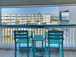 Property grounds - Casa Del Mar 367 | Gulf Views, Pool Access (Galveston)