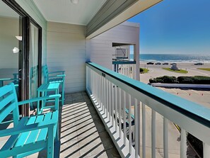 Property grounds - Casa Del Mar 310 | Pool Access, Beach Views (Galveston)