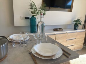 Dining - Air-conditioned studio 400 m from the beach, private parking, La Favière (Bormes-les-Mimosas)