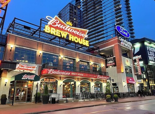 The Purple Studio - Downtown Stl, Barnes Jewish Hospital, Arch, Ballpark Village