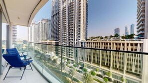 Property grounds - Infinity Pool & Beach Access l 1 Bed in Beach Vista (Emaar Beachfront)