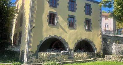 Spacious & comfortable house with garage