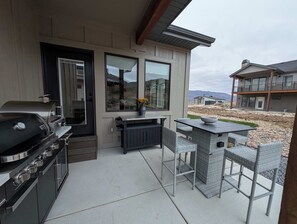 Outdoor dining - New home & furnishings, 4BR 4Bath, View, Amenities (Eden)