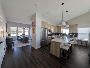 Fridge, microwave, oven, stovetop - New home & furnishings, 4BR 4Bath, View, Amenities (Eden)