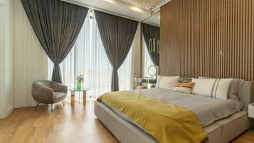 Iron/ironing board, bed sheets