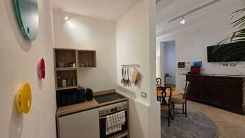 Mikrowelle, Ofen, Herdplatte, Geschirrspüler