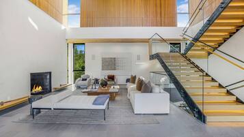 Luxury House, Multiple Beds, Private Pool, Mountain View (Oak Pass Manor) | Living area