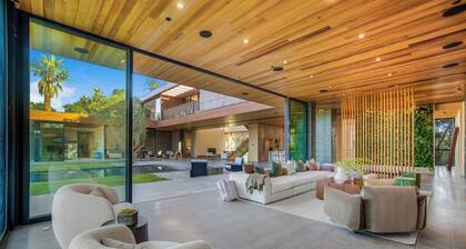 Oak Pass Manor: Indoor-outdoor Luxury With Pool, Sauna & Panoramic Views