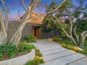 المنشأة من الخارج