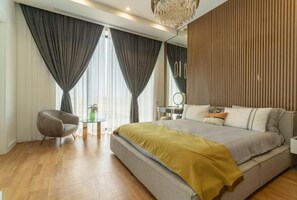 Iron/ironing board, bed sheets