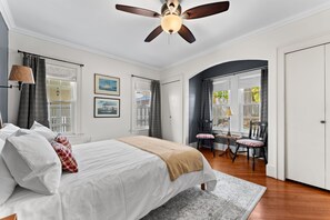 Tallelokero huoneessa, silitysrauta/-lauta, Wi-Fi, vuodevaatteet