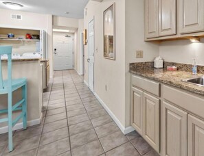 Private kitchen - Legacy Tower Two 307 Overlooks the beautiful Gulf. (Gulfport)