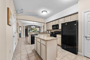 Fridge, microwave, oven, stovetop - Legacy Tower Two 307 Overlooks the beautiful Gulf. (Gulfport)
