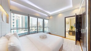 Iron/ironing board, WiFi, bed sheets - 1 Bed Stunning Marina Skyline l Free Pool & Gym (Dubai Marina)