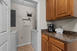 Interior - Legacy Tower One 907 overlooking the Gulf Coast. (Gulfport)