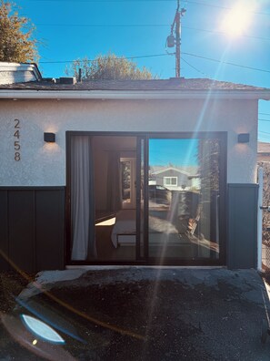 تفاصيل الفندق من الخارج