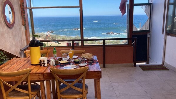 Dining - Beachfront Double Room with a Shared Bathroom (Concón)