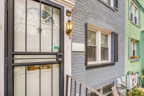 Parking, Steps to Metro! DC Gem 3 Mi to Nat’l Mall