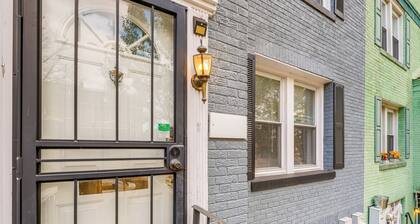 Parking, Steps to Metro! DC Gem 3 Mi to Nat’l Mall