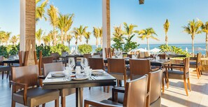 تناول الطعام بالخارج