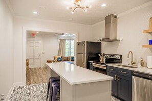 Microondas, horno, parrilla de estufa y lavavajillas 