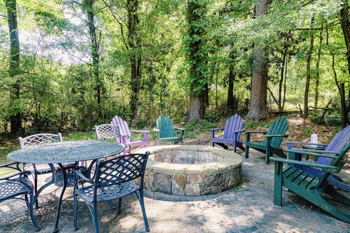 Mid-Century Modern 2 bedroom home in Downtown Woodstock