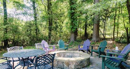 Mid-Century Modern 2 bedroom home in Downtown Woodstock