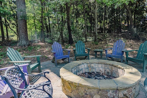 Mid-Century Modern 2 bedroom home in Downtown Woodstock